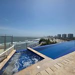 Oceanfront 2Br With Balcony Near Walled City