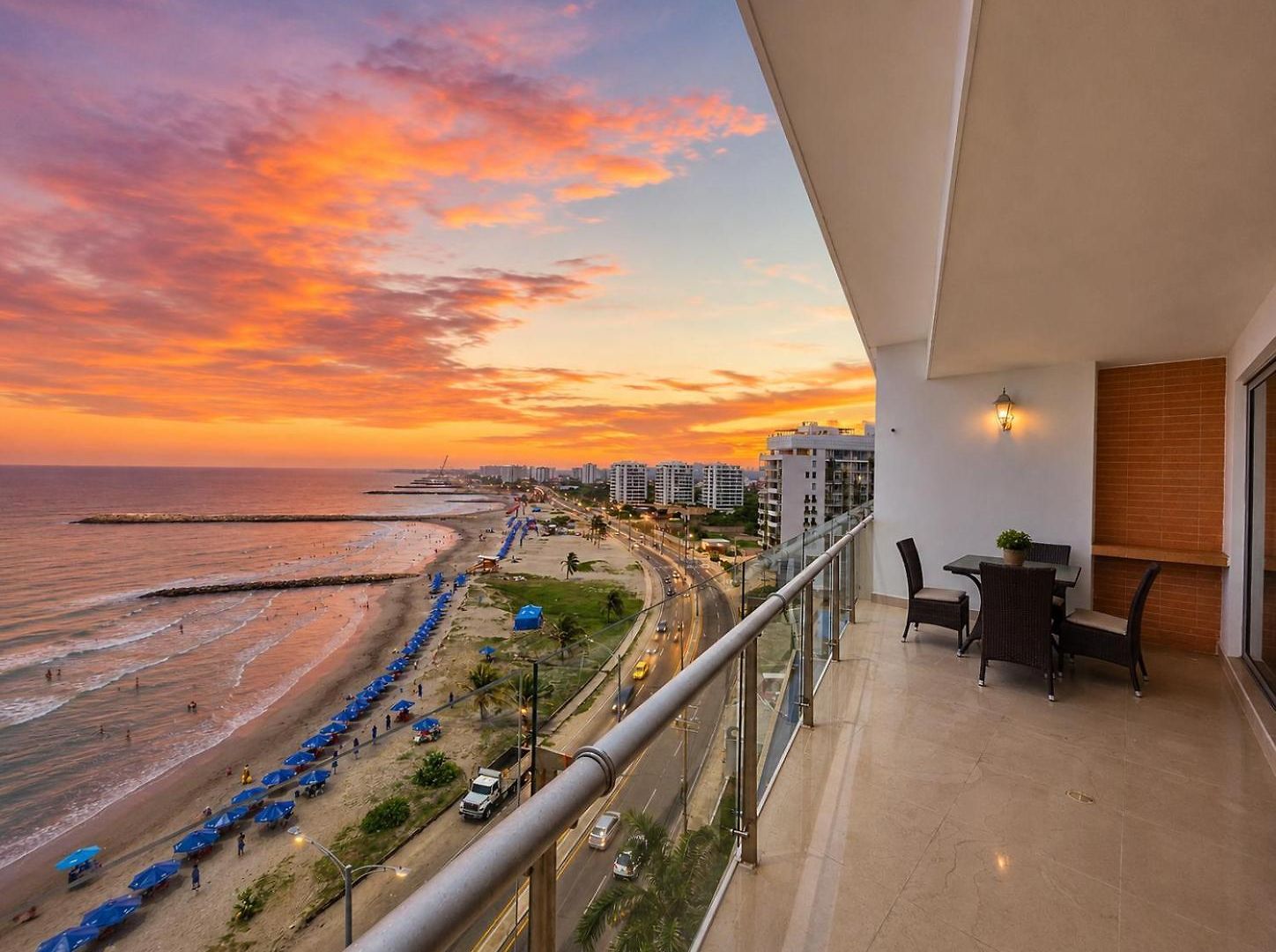 Oceanfront 2br With Balcony Near Walled
