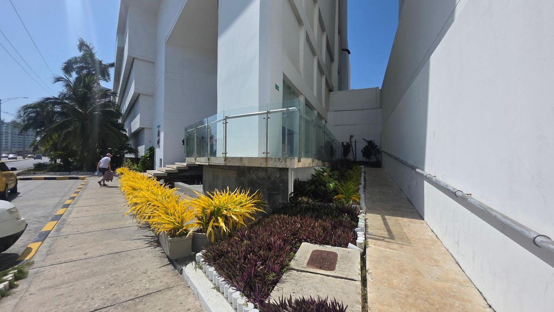 Oceanfront 2br With Balcony Near Walled Cartagena