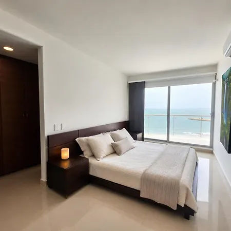 Oceanfront 2br With Balcony Near Walled Cartagena