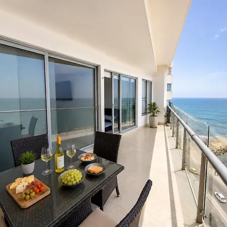 Oceanfront 2br With Balcony Near Walled