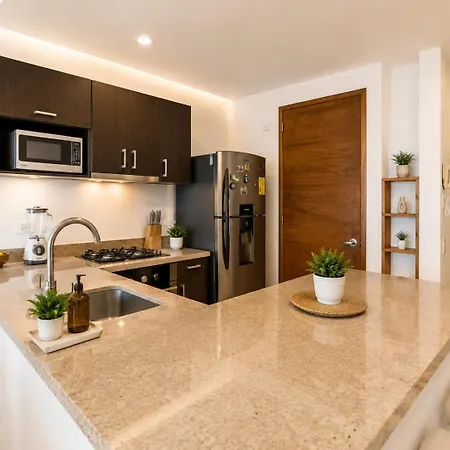 Oceanfront 2br With Balcony Near Walled *