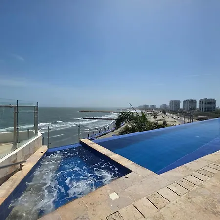 Oceanfront 2br With Balcony Near Walled Apartamento
