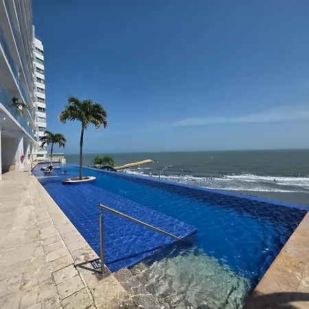 Oceanfront 2br With Balcony Near Walled Apartamento